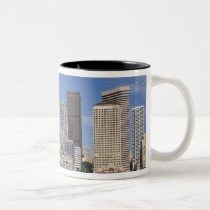 Caneca De Café Em Dois Tons WA, Seattle, panorama de Seattle com balsa
