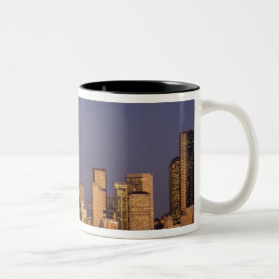 Caneca De Café Em Dois Tons WA, Seattle, Seattle Skyline e Elliott Bay,