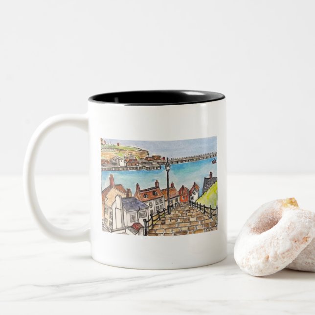 Caneca De Café Em Dois Tons Whitby, Inglaterra (Com Donut)