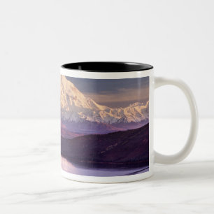 Caneca De Café Em Dois Tons Wonder Lake e Mt. Denali ao nascer do sol no