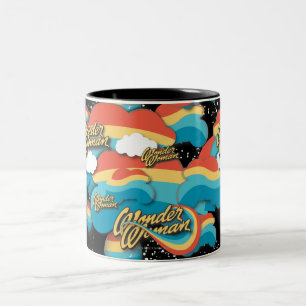 Caneca De Café Em Dois Tons Wonder Woman Rainbow Clouds Pattern
