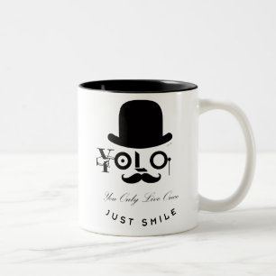 Caneca De Café Em Dois Tons YOLO: Você vive somente uma vez - apenas sorriso!