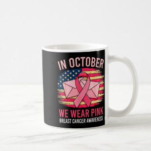 Caneca De Café Em Outubro Nós Usamos a Bandeira dos EUA do Trabal