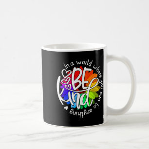 Caneca De Café Em Um Mundo Onde Você Pode Ser Qualquer Coisa Seja
