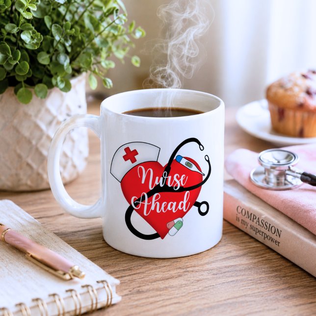Caneca De Café Enfermeira à Frente (Criador carregado)