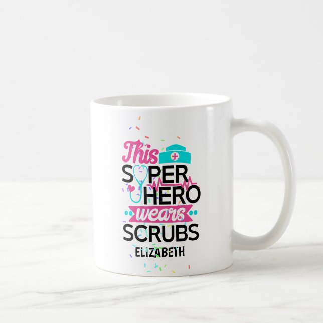 Caneca De Café Enfermeira - Este Superherói Veste Scrubs - Adicio (Direita)