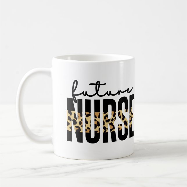 Caneca De Café Enfermeira Impressão de Cheetah, futura enfermeira (Esquerda)