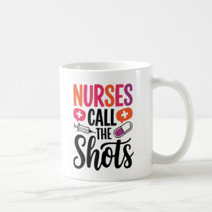 Caneca De Café "Enfermeiras chamam os tiros
