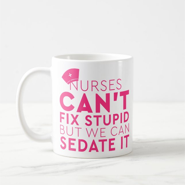 Caneca De Café Enfermeiras Engraçadas Não podemos consertar estúp (Esquerda)