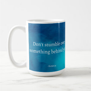 Caneca De Café Enfoque-se para frente, não tropece no passado