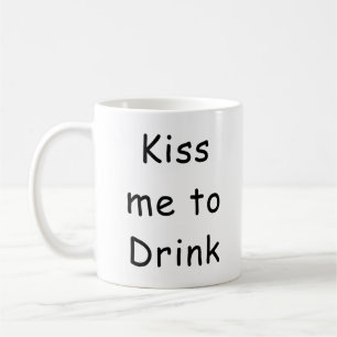 Caneca de Café Engraçada Beije-Me Para Beber