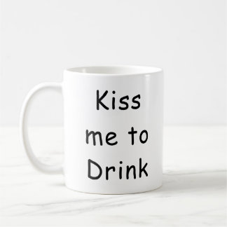 Caneca de Café Engraçada Beije-Me Para Beber