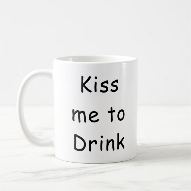 Caneca de Café Engraçada Beije-Me Para Beber (Esquerda)