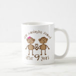 Caneca De Café Engraçado 9º aniversário de casamento<br><div class="desc">Este bonito presente de 9º aniversário do macaco faz uma ideia de presente de excelente para a 9ª celebração do casamento.</div>
