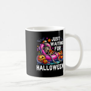 Caneca De Café Engraçado Apenas Esperando Pelo Halloween Esquelet