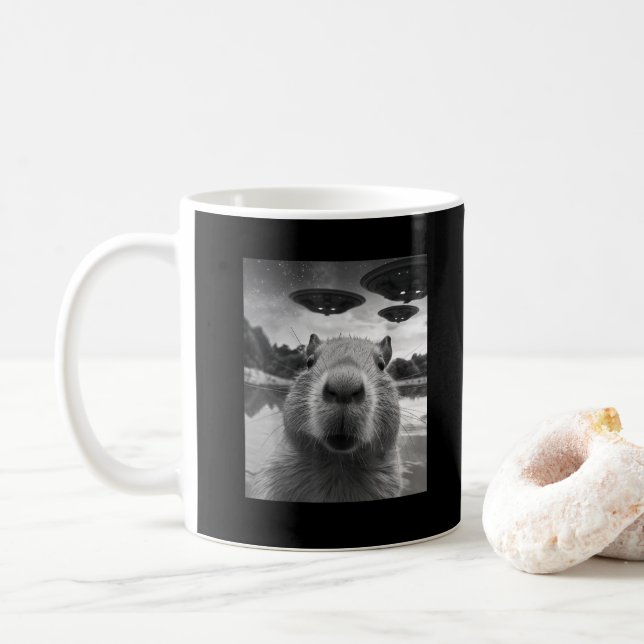 Caneca De Café Engraçado Capybara Selfie com OVNIs esquisitos (Com Donut)