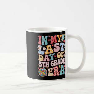 Caneca De Café Engraçado Groovy No Meu Último Dia Era da 5ª Série