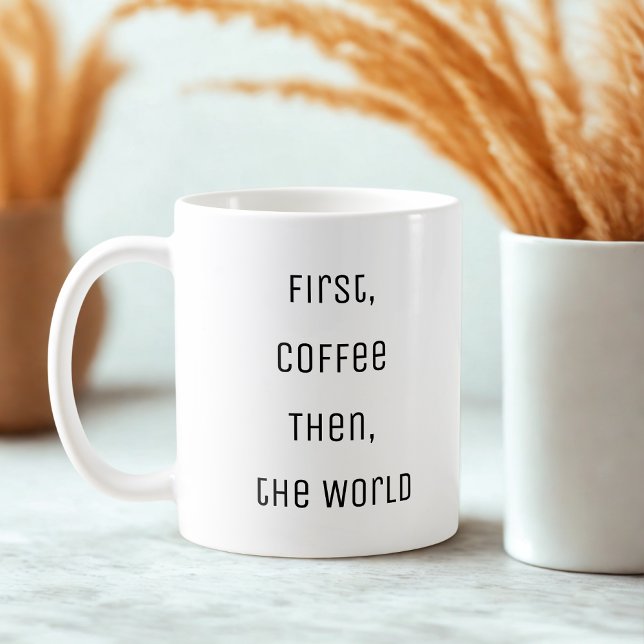 Caneca De Café Engraçado Primeiro, Café. Então, o Mundo (Criador carregado)