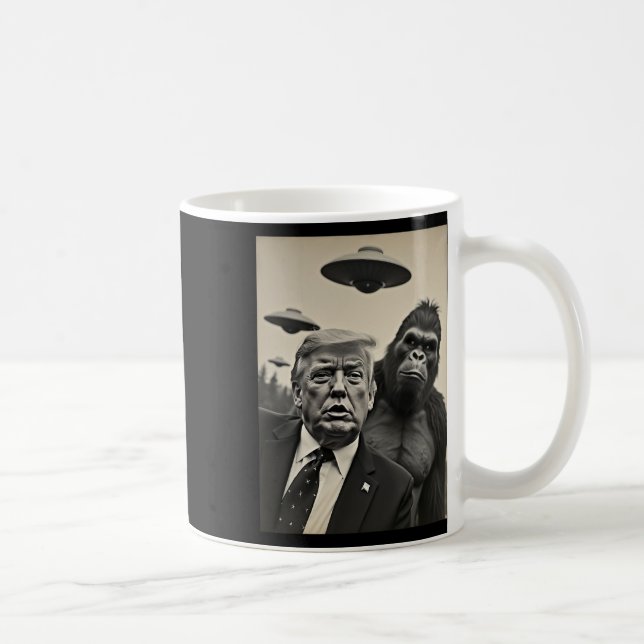 Caneca De Café Engraçado Trump Bigfoot Selfie Com Alienígena Estr (Direita)