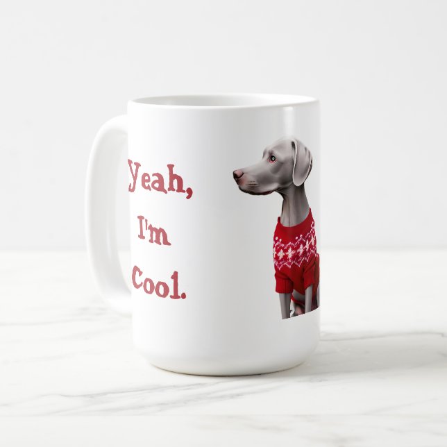 Caneca De Café Engraçado Weimaraner no Sweater de Natal (Frente Esquerda)