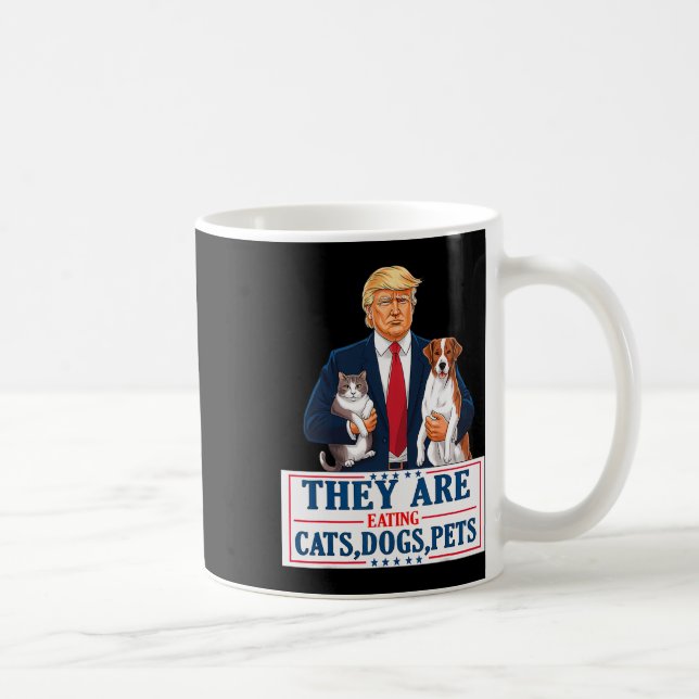 Caneca De Café Engraçados Estão Comendo Os Cães Os Gatos Os Pets  (Direita)