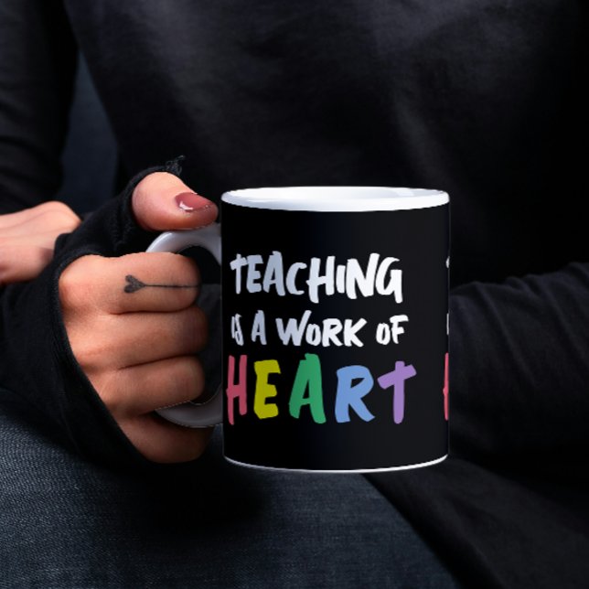 Caneca De Café Ensino é uma obra de coração (Teaching is a Work of Heart Coffee Mug from Ricaso.  Gift idea for Teacher who love their job)
