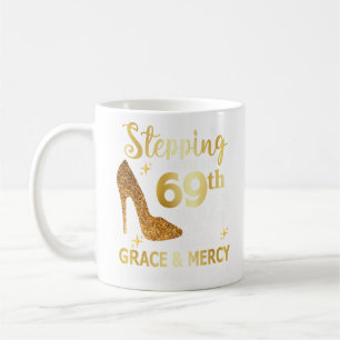 Caneca De Café Entrando no meu 69º aniversário com a graça dos de