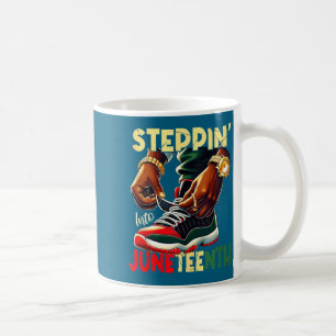 Caneca De Café Entrando no orgulho africano juneteenth preto