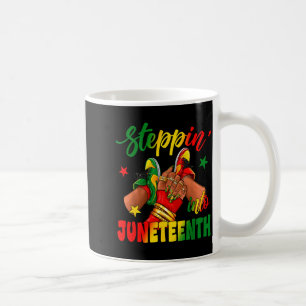 Caneca De Café Entrando nos sapatos do Juneteenth pregou a garota