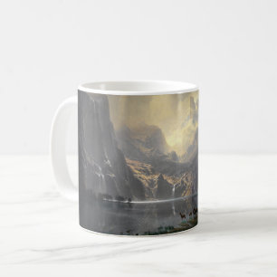 Caneca De Café Entre Serra Nevada, paisagem da montanha