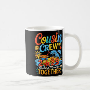 Caneca De Café Equipe de primos fazendo férias de verão na praia