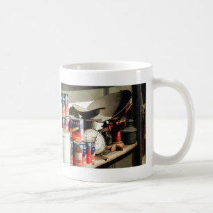 Caneca De Café Escala e Mercadorias Enlatadas
