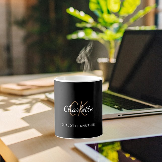 Caneca De Café Escrita elegante para monograma de ouro preto (Criador carregado)