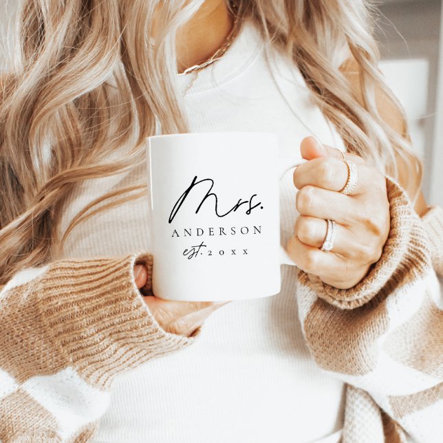 Caneca De Café Escrita Preta Personalizada Elegante Sra. Newlywin (Criador carregado)