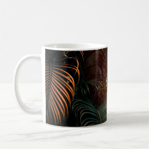 Caneca De Café Escuridão escura do padrão das palmeiras com brilh