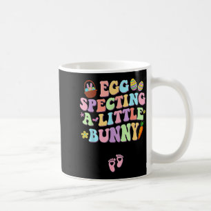 Caneca De Café Esperando um coelhinho de Páscoa gravidezEsperando
