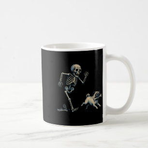 Caneca De Café Esqueleto Engraçado Perseguindo Cachorro Pug Hallo