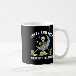 Caneca De Café Esqueleto Fazendo Ioga e Bebendo Café Eu Me Sinto