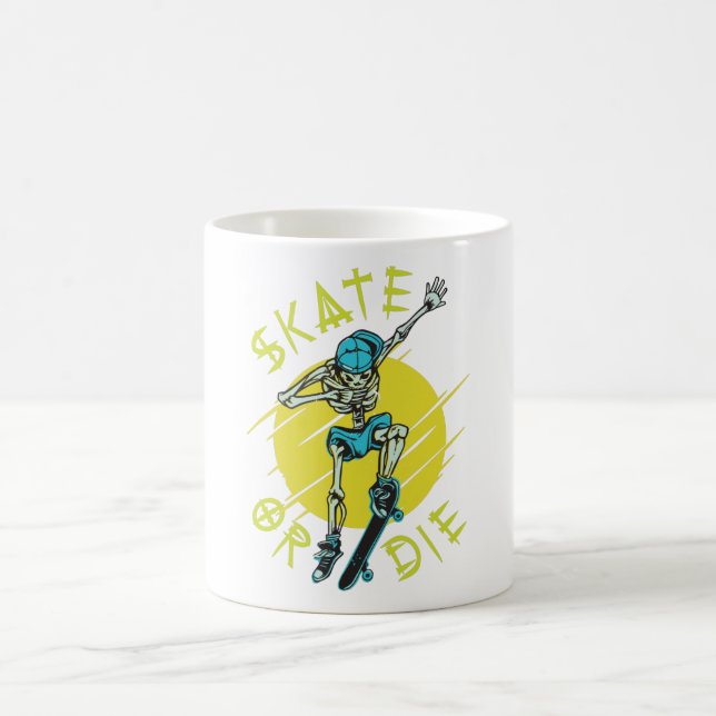 Caneca De Café Esqueleto Skatista Morra Patinando ou Morra (Centro)