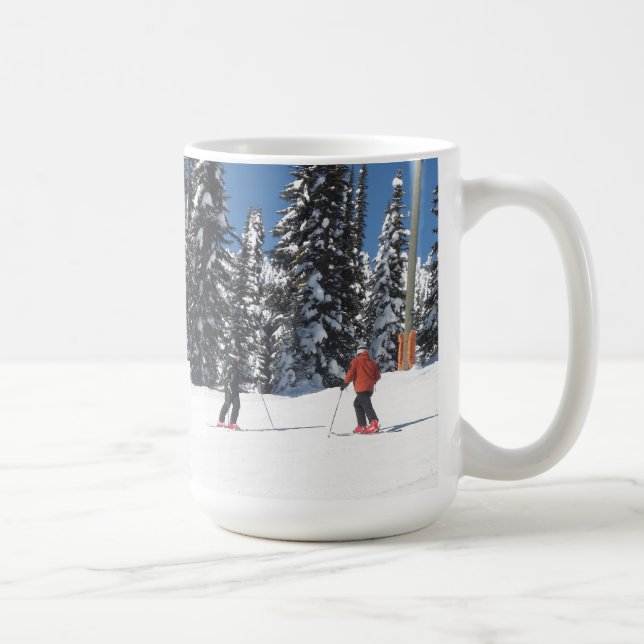 Caneca De Café Esquiadores em uma Encosta Nevada (Direita)
