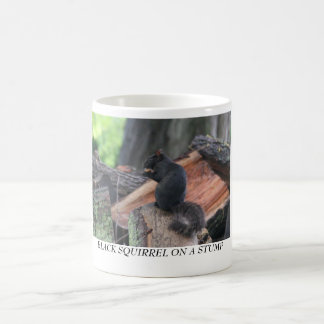 CANECA DE CAFÉ ESQUILO PRETO EM UM COTO
