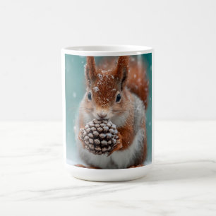 Caneca De Café Esquilo Vermelho Adorável na Neve com um Pinecone