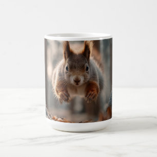 Caneca De Café Esquilo Vermelho Saltando na Floresta Gelada