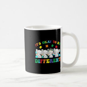 Caneca De Café Está bem ser diferente na consciência do Autismo E