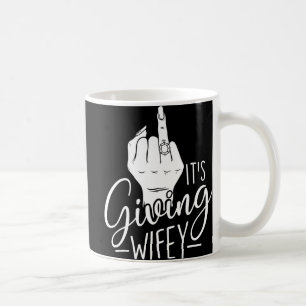 Caneca De Café Está dando à Wifey - Noiva de Casamento Bacheloret