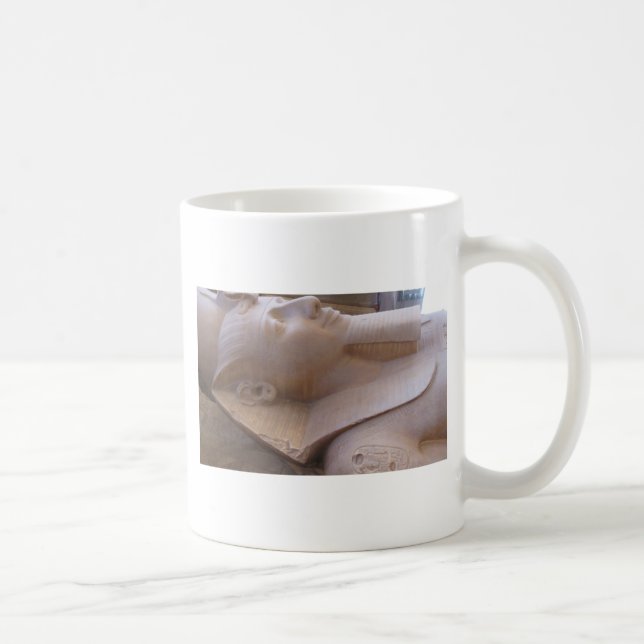 Caneca De Café Estátua colossal da pedra calcária de Ramses II (Direita)