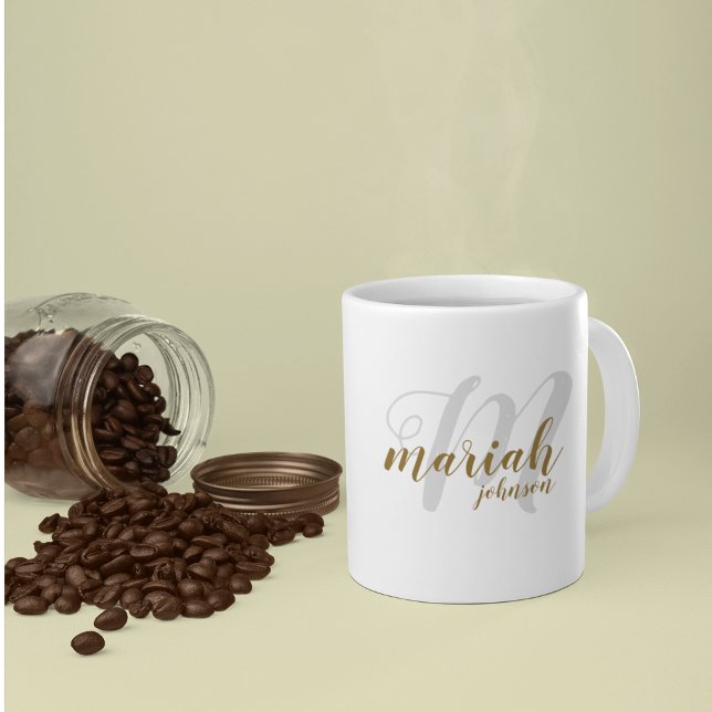 Caneca De Café estilo de letra manuscrito monograma em branco (🤎coffee)