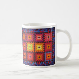 Caneca de café estofando do design