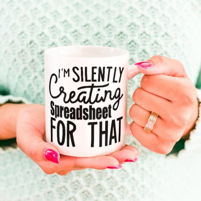 Caneca De Café Estou silenciosamente Criando uma folha de cálculo (Criador carregado)