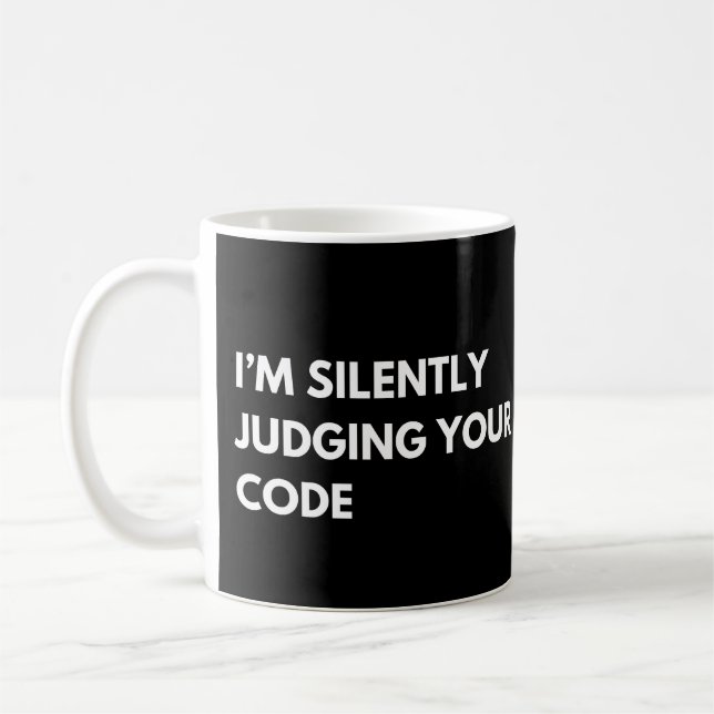 Caneca De Café Estou Silenciosamente Julgando Seu Código Divertid (Esquerda)